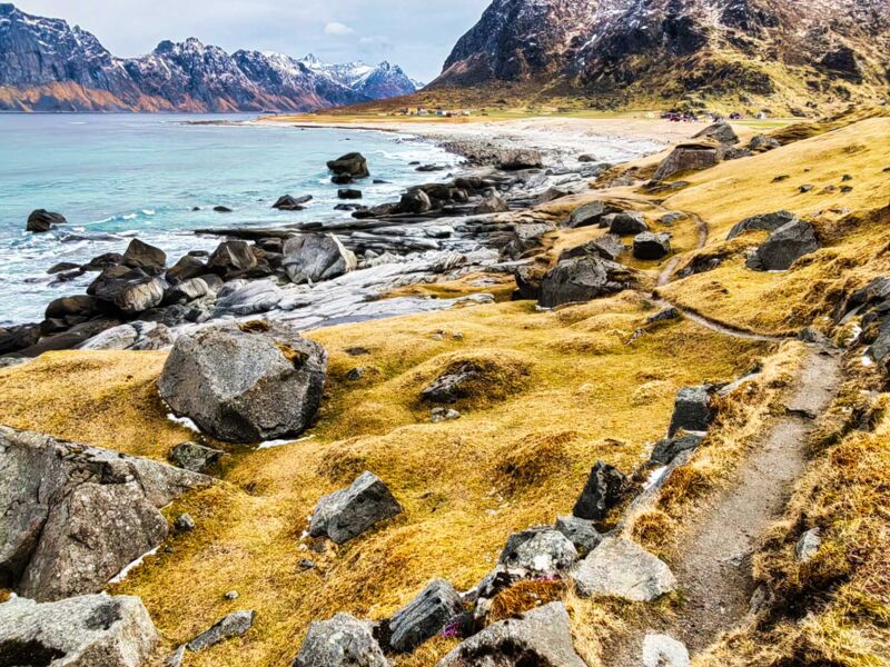 Naturfreundlicher Wanderweg nach Uttakleiv